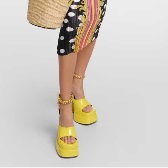 VERSACE Medusa Aevitas patent leather platform sandals - Picture 2 of 6